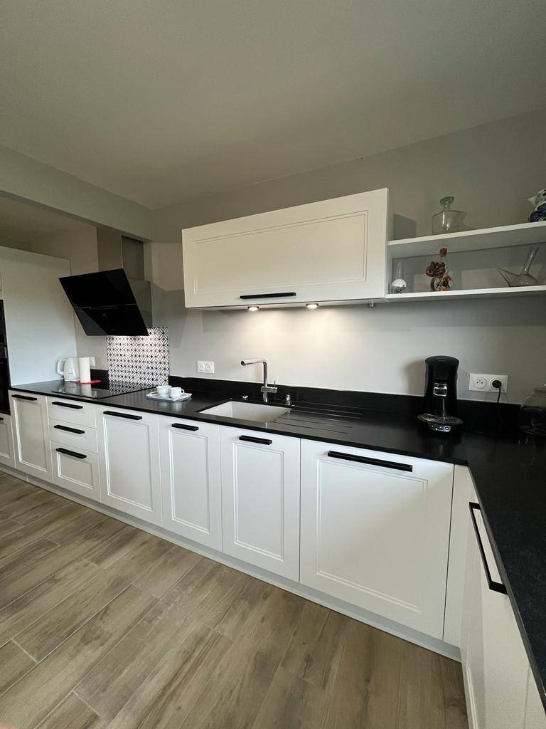Cuisiniste spécialisé Arredo3 pour conception de cuisine italienne haut de gamme avec plan de travail en Dekton à Bouliac ou Latresne.
