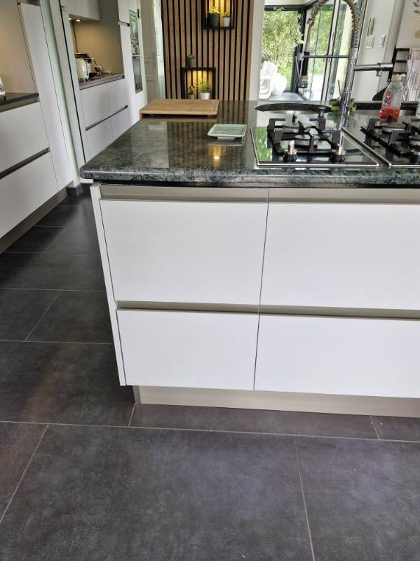 Relooking et extension d’une cuisine existante à Tresses Rive Droite