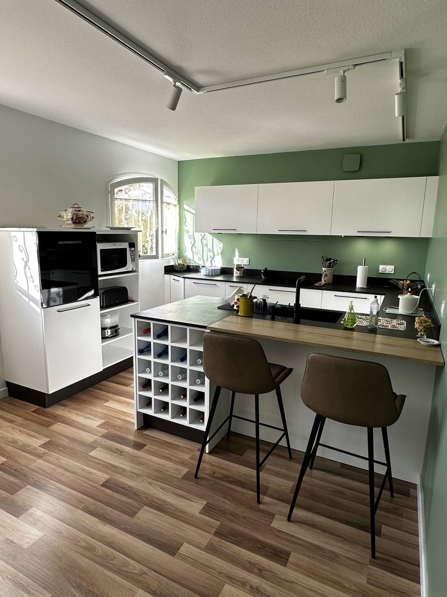 Rénovation complète d'une cuisine moderne dans une maison de campagne à TARGON, proche de Créon