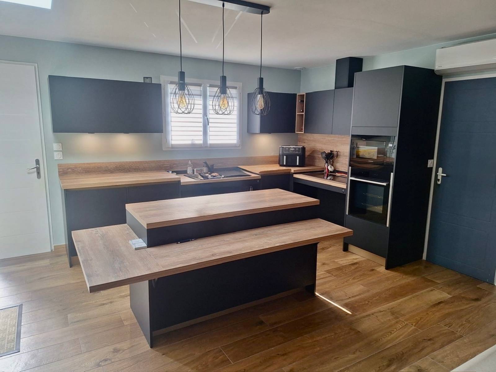 Conception d'une cuisine adaptée pour client en fauteuil roulant à Créon en Gironde.