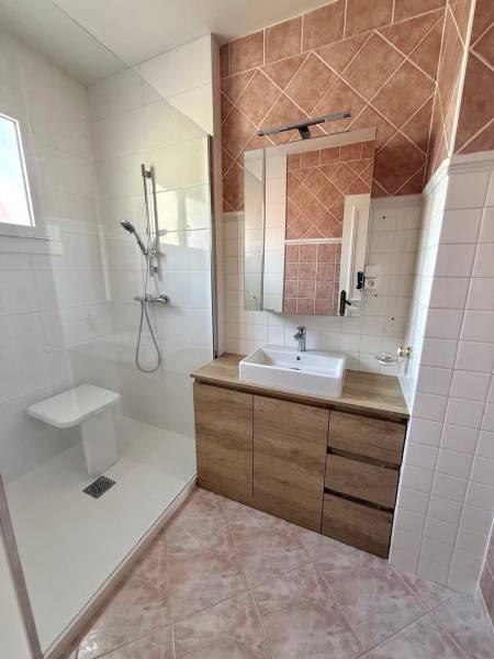Aménagement d'une Salle de Bains 'Senior' Sallebœuf, près de Tresses.
