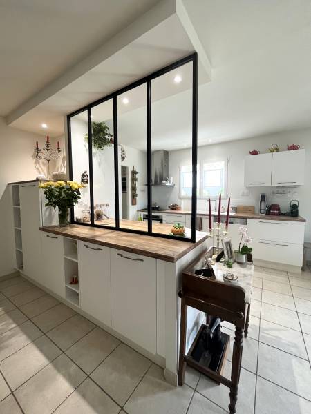 Réalisation d'une cuisine avec plan de travail compact a SADIRAC