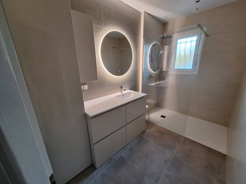 Rénovation salle de bain moderne à Saint Léon dans l'Entre Deux Mers