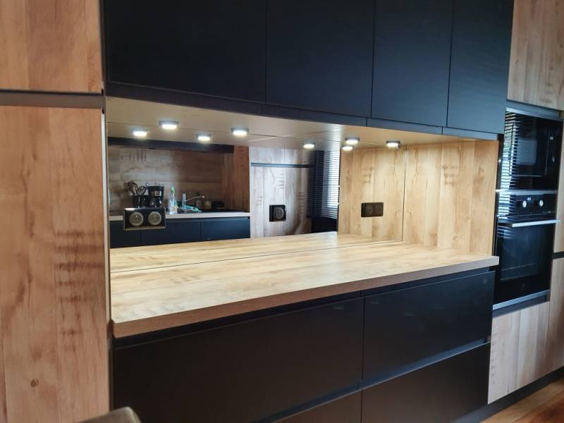 Existe-t-il un cuisiniste fiable à Créon proposant des cuisines sur mesure dans les secteurs de Langoiran, Latresne et Camblanes ?