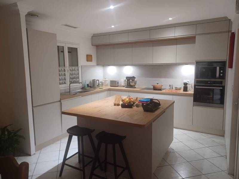 Rénovation d’une cuisine d’appartement avec optimisation maximale des espaces à Floirac près de Tresses